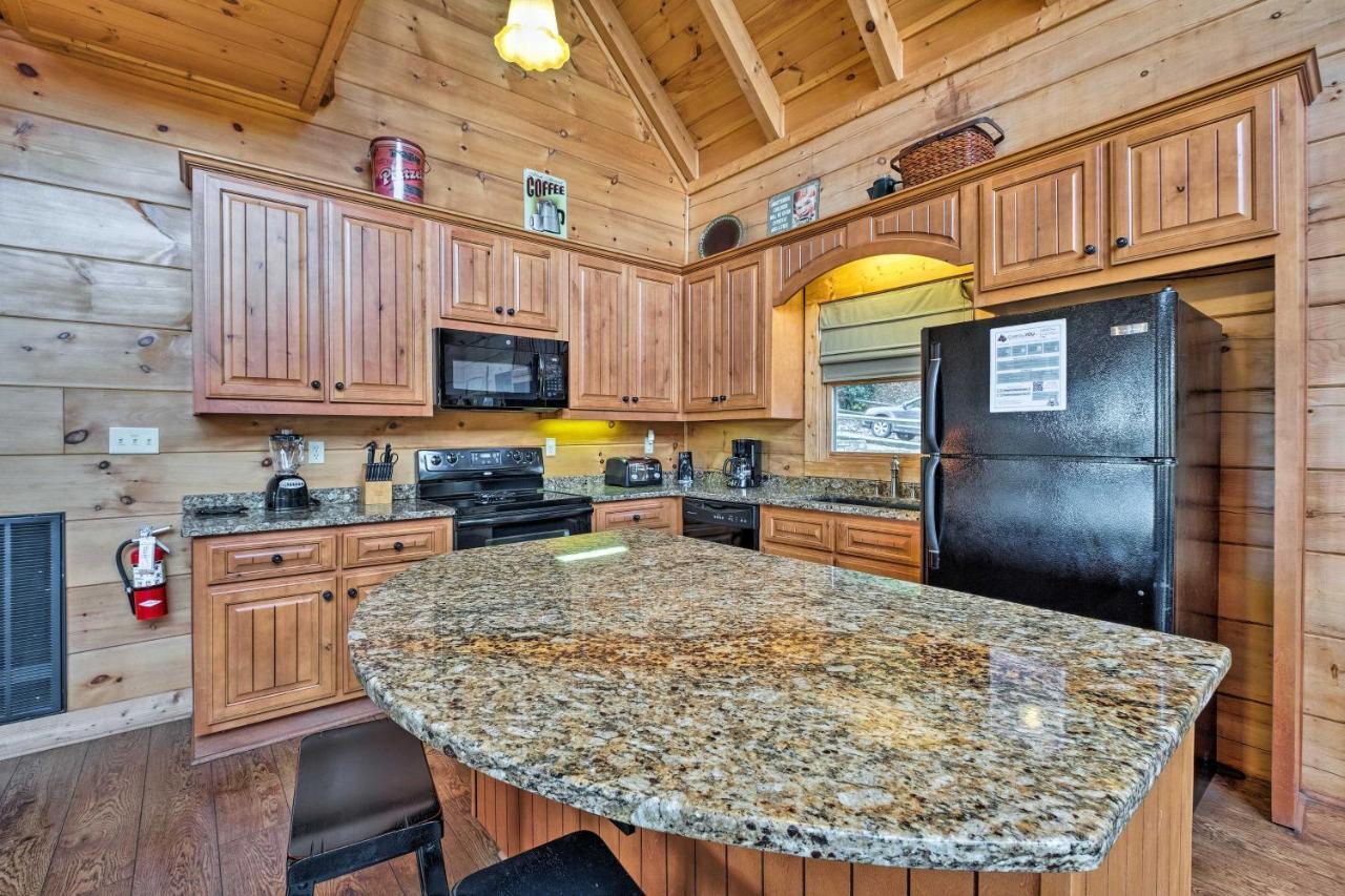 Pigeon Forge Cabin With Brand New Hot Tub And Views! Sevierville Eksteriør billede